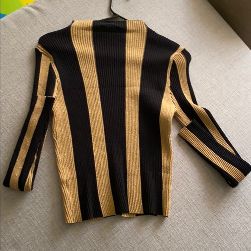 KIUT Black and Gold Sweater Shirt Size M